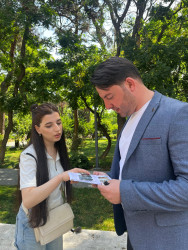 Səbail rayonunda “İnsan Hüquqları Aylığı” çərçivəsində maarifləndirici bukletlər paylanılıb