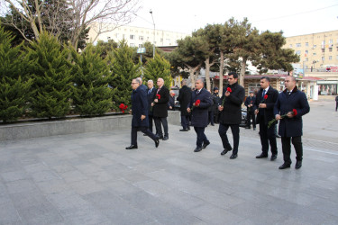 Badamdar qəsəbəsində Ümummilli Lider Heydər Əliyevin büstü və “Şəhidlər" abidəsi ziyarət edildi