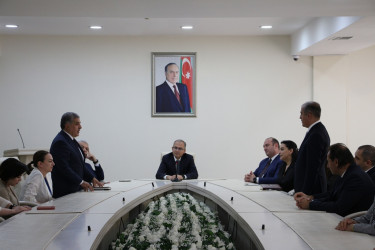 Rayon İcra Hakimiyyətinin başçısı RİHBA-nın məsul əməkdaşı Fikrət Rzayevi yubileyi münasibətilə təbrik etmişdir