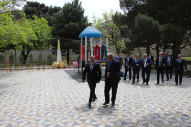 Rayon İcra Hakimiyyətinin başçısı Heydər Əliyev parkında sakinlərlə görüş keçirib