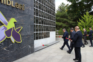Rayon İcra Hakimiyyətinin başçısı “Şəhidlər” abidə kompleksini ziyarət etmişdir