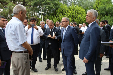 Rayon İcra Hakimiyyətinin başçısı Badamdar qəsəbəsində sakinlərlə səyyar görüş keçirib