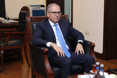 Rayon İcra Hakimiyyətinin başçısı Vuqar Zeynalov Bəhram Ağakişiyevi yubileyi münasibətilə təbrik etmişdir