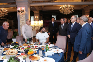 Səbail rayonunda Ümummilli Liderin anım günü ilə əlaqədar ehsan süfrəsi təşkil olunub