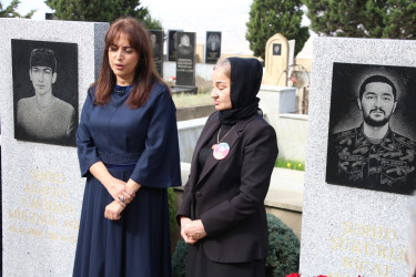 Şükürlü Nicat Ayaz oğlunun şəhid olmasının ildönümü ilə bağlı məzarı ziyarət olundu