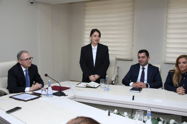 Rayon İcra Hakimiyyətinin başçısı Vuqar Zeynalov RİHBA-nın sektor müdiri Qabil Vahidovu yubileyi münasibətilə təbrik etmişdir