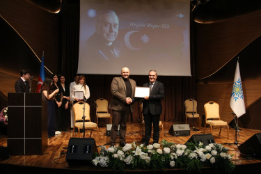 Beynəlxalq Muğam Mərkəzində Ümummilli Lider Heydər Əliyevin anadan olmasının 103-cü ildönümünə həsr olunmuş tədbir keçirilmişdir