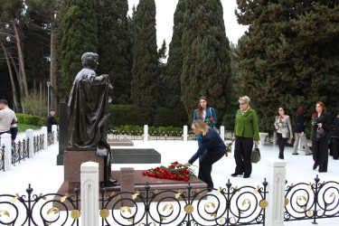 Səbail rayonunda akademik Zərifə xanım Əliyevanın anadan olmasının 103-cü ildönümü ilə əlaqədar xatirəsi anıldı