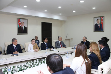 Rayon İcra Hakimiyyətinin başçısı Vuqar Zeynalov RİHBA-nın sektor müdiri Qabil Vahidovu yubileyi münasibətilə təbrik etmişdir