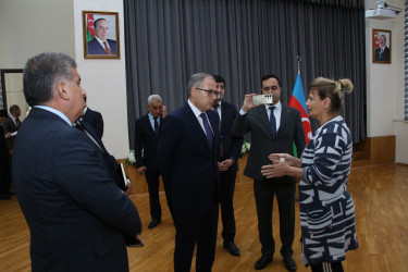 Rayon İcra Hakimiyyətinin başçısı Bayıl yaşayış massivində sakinlərlə səyyar görüş keçirib
