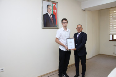 Səbail rayonunda qəbul imtahanında yüksək bal toplayan məzunlarla görüş keçirilib