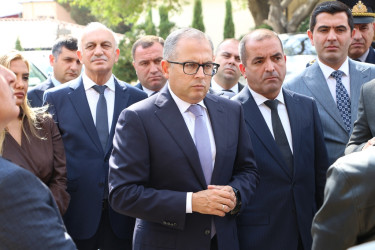 Rayon İcra Hakimiyyətinin başçısı Bibiheybət qəsəbəsində sakinlərlə səyyar görüş keçirib