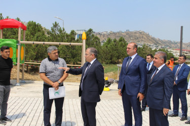 Jurnalistlər üçün inşa edilmiş binanın həyətində abadlıq işləri davam edir