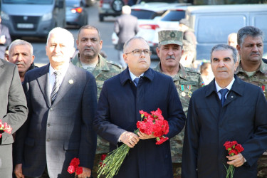 Zəfər Günü ilə əlaqədar “Şəhidlər” abidə kompleksi ziyarət edildi