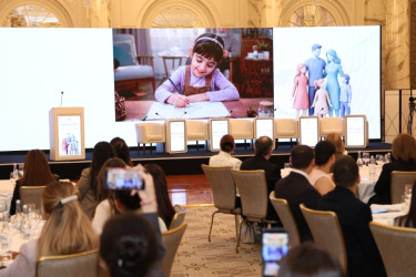 Səbail rayonunun nümunəvi ailələri I Ailə Forumunda iştirak ediblər