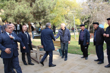Rayon İcra Hakimiyyətinin başçısı Heydər Əliyev parkında sakinlərlə görüş keçirib