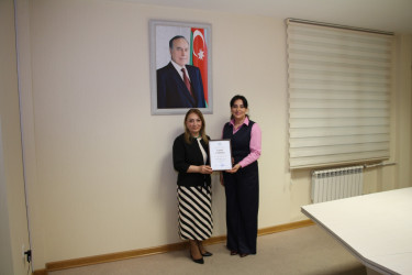 3 nömrəli musiqi məktəbinin direktoru Məhin Orucova yubileyi münasibətilə təbrik olundu