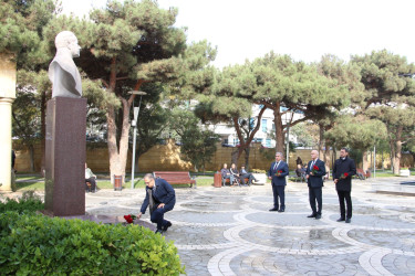 Rayon İcra Hakimiyyətinin başçısı Heydər Əliyev parkında sakinlərlə görüş keçirib