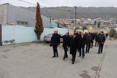 Rayon İcra Hakimiyyətinin başçısı 20-ci sahə yaşayış massivində yeni asfalt örtüyü çəkilmiş küçələrə baxış keçirmiş, sakinlərin müraciətlərini dinləmişdir