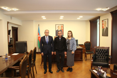 Rayon İcra Hakimiyyətinin başçısı Vətən müharibəsi şəhidi İsmayıl Hüseynovun ailə üzvləri ilə görüş keçirmişdir