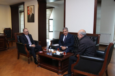 Rayon İcra Hakimiyyətinin başçısı Vətən müharibəsi şəhidi Fərid Əliyevin atası ilə görüş keçirib