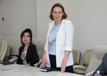 Səbail Rayon İcra Hakimiyyətində “Heydər Əliyev – müasir Azərbaycanın memarlıq irsi” mövzusunda tədbir keçirilib