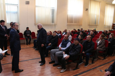Rayon İcra Hakimiyyətinin başçısı Badamdar qəsəbəsində sakinlərlə səyyar görüş keçirib