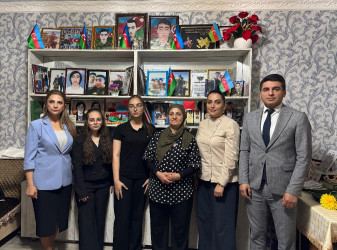 Səbail rayonunda şəhidlərin ailə üzvləri ziyarət olunur