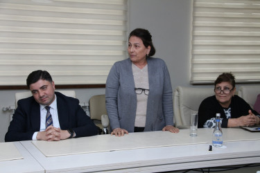 Rayon İcra Hakimiyyətinin başçısı Vuqar Zeynalov RİHBA-nın sektor müdiri Qabil Vahidovu yubileyi münasibətilə təbrik etmişdir