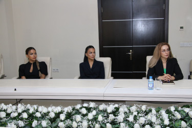“Şəhərsalma və Memarlıq İli” çərçivəsində Səbail Rayon İcra Hakimiyyətində 18 Oktyabr – Müstəqilliyin Bərpası Gününə həsr olunmuş tədbir keçirilib