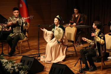 Beynəlxalq Muğam Mərkəzində Ümummilli Lider Heydər Əliyevin anadan olmasının 103-cü ildönümünə həsr olunmuş tədbir keçirilmişdir