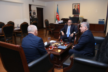 Rayon İcra Hakimiyyətinin başçısı Vuqar Zeynalov Bəhram Ağakişiyevi yubileyi münasibətilə təbrik etmişdir