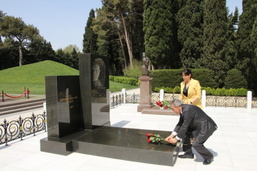 Səbail rayonunda akademik Zərifə xanım Əliyevanın anadan olmasının 102-ci ildönümü ilə əlaqədar xatirəsi anıldı