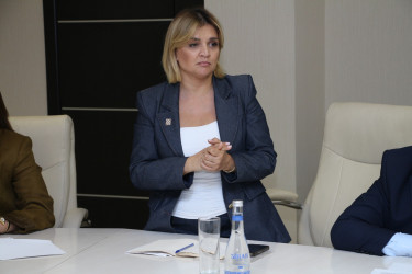 Səbail Rayon İcra Hakimiyyətində rəqəmsal inkişaf və idarəetmənin elektronlaşdırılmasına dair müşavirə keçirilib