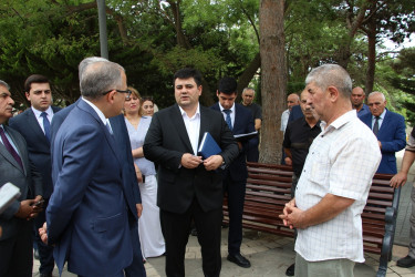 Rayon İcra Hakimiyyətinin başçısı Badamdar qəsəbəsində sakinlərlə səyyar görüş keçirib