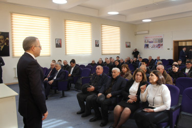 Rayon İcra Hakimiyyətinin başçısı 162 nömrəli tam orta məktəbdə sakinlərlə səyyar qəbul keçirmişdir