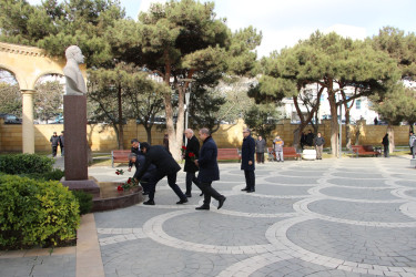 Badamdar qəsəbəsində Ümummilli Lider Heydər Əliyevin büstü və “Şəhidlər" abidəsi ziyarət edildi