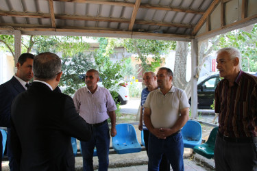 Rayon İcra Hakimiyyətinin başçısı Badamdar qəsəbəsi Tofiq Məmmədov küçəsində sakinlərlə səyyar görüş keçirmişdir