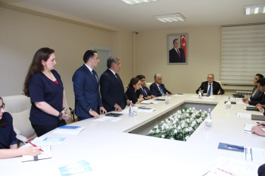 Səbail Rayon İcra Hakimiyyətində rəqəmsal inkişafa dair növbəti müşavirə keçirilib