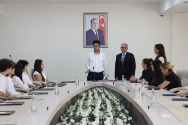 Səbail rayonunda qəbul imtahanında yüksək bal toplayan məzunlarla görüş keçirilib