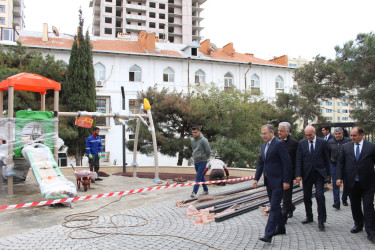 Rayon İcra Hakimiyyətinin başçısı Bayıl yaşayış massivi, İbrahim Məmmədov küçəsində yerləşən parkda son tamamlama işlərinin gedişi ilə tanış olub