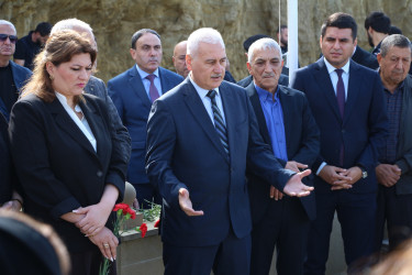 Şükürlü Nicat Ayaz oğlunun şəhid olmasının ildönümü ilə bağlı məzarı ziyarət olundu
