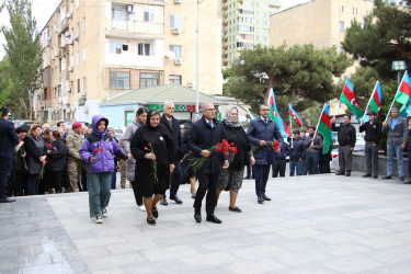 27 sentyabr - Anım Gününün beşinci ildönümü ilə əlaqədar Badamdar qəsəbəsində “Şəhidlər abidəsi” ziyarət olundu