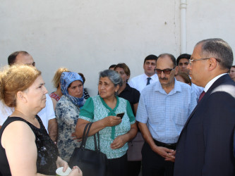 RİH başçısı Gülbala Əliyev küçəsində sakinlərlə səyyar qəbul keçirmişdir