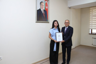 Səbail rayonunda qəbul imtahanında yüksək bal toplayan məzunlarla görüş keçirilib