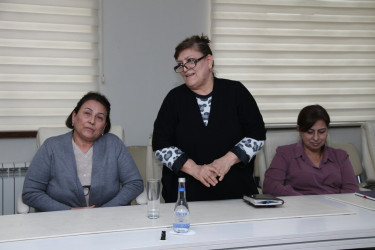 Rayon İcra Hakimiyyətinin başçısı Vuqar Zeynalov RİHBA-nın sektor müdiri Qabil Vahidovu yubileyi münasibətilə təbrik etmişdir