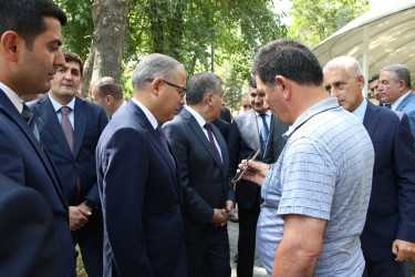 Rayon İcra Hakimiyyətinin başçısı Bayıl yaşayış massivində sakinlərlə görüş keçirib