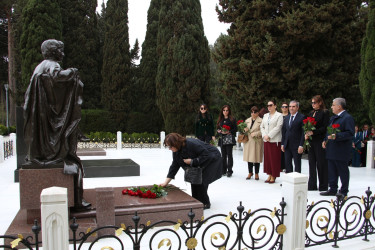 Səbail rayonunda akademik Zərifə xanım Əliyevanın anadan olmasının 103-cü ildönümü ilə əlaqədar xatirəsi anıldı