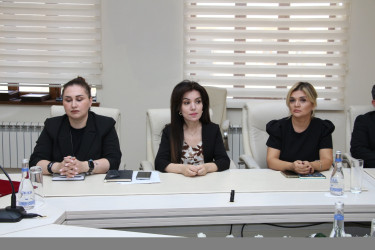 Səbail rayonunda qəbul imtahanında yüksək bal toplayan məzunlarla görüş keçirilib