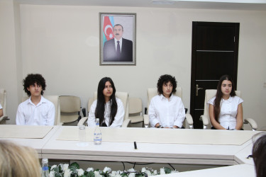 Səbail rayonunda qəbul imtahanında yüksək bal toplayan məzunlarla görüş keçirilib